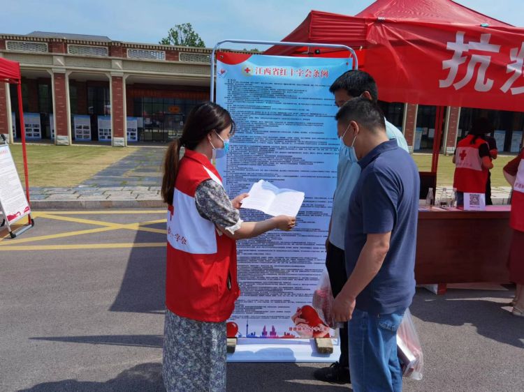市红十字会监事会开展“一法一条例”普法 宣传活动