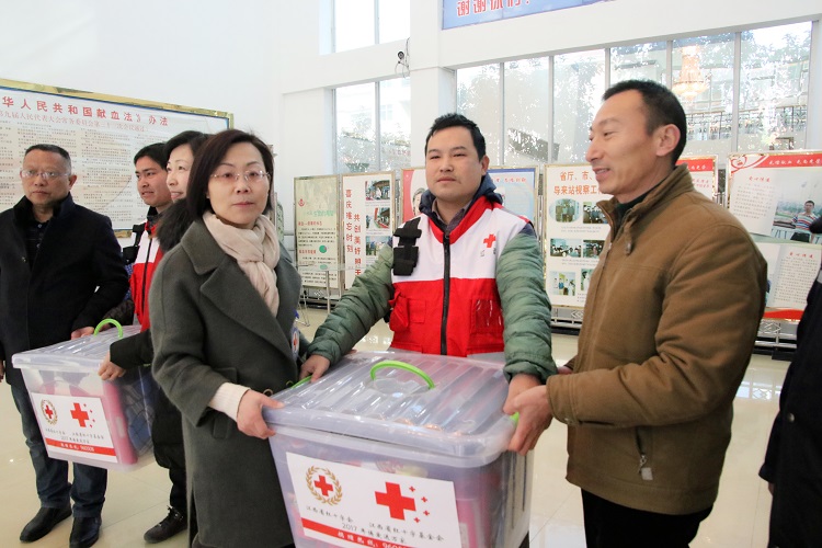 市红十字会开展走访红十字志愿者活动