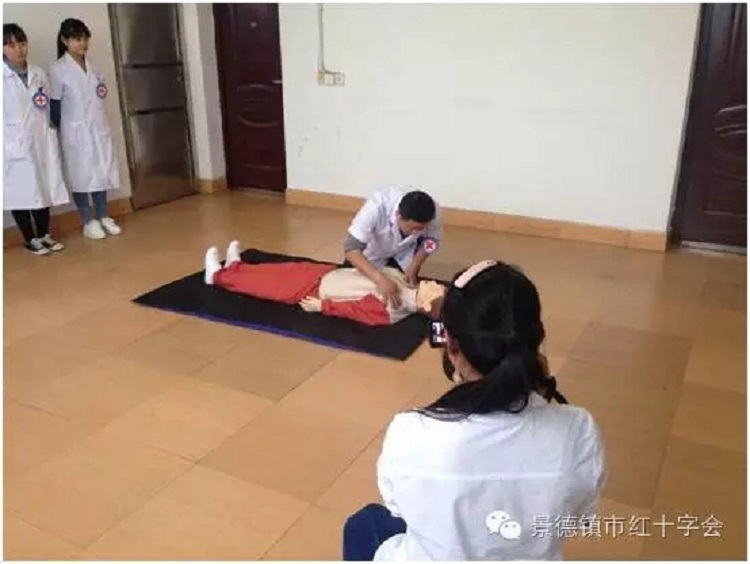 红十字在行动，“5·8”“5·12”系列活动内容丰富多彩