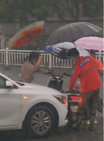 【打造模范机关在行动】防汛抗洪，红十字在行动！