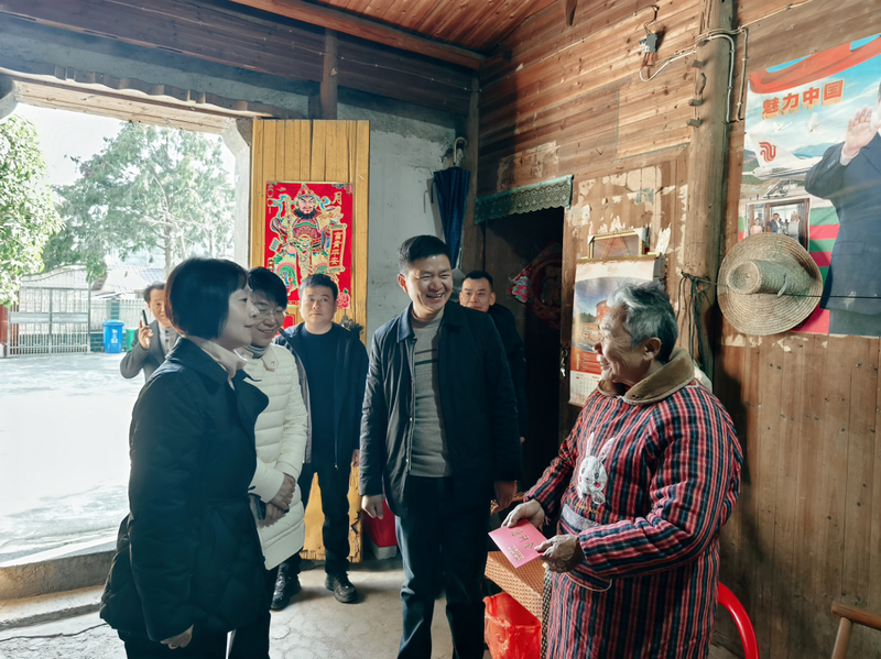 市政协副主席陈莉走访慰问困难群众