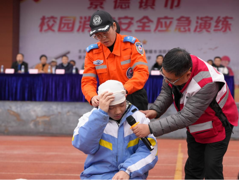 4分半钟，全校3439名师生顺利逃生 全市校园消防安全应急演练观摩活动超燃超硬核举办