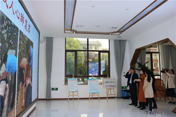 省红十字会党组书记、常务副会长龚建辉莅临景德镇调研