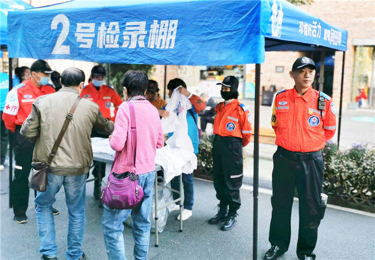 我为群众办实事——红十字瓷都救援队助力“万人健步走”活动