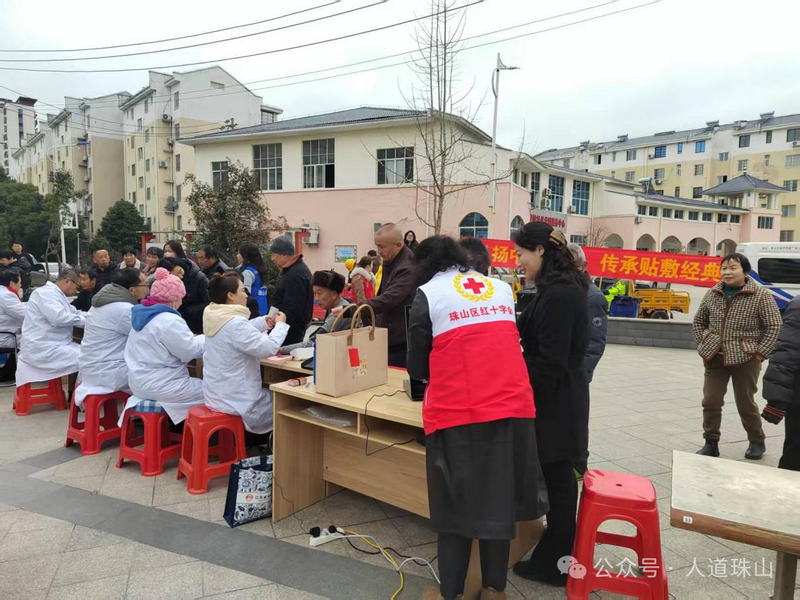 珠山区红十字会：雷锋日中医知识进社区 中医知识照亮珠山社区健康路