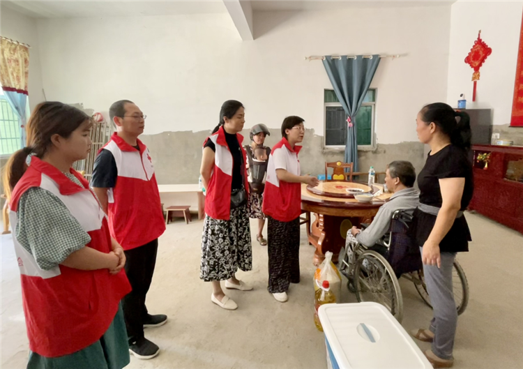 市红十字会开展中秋节前走访慰问活动