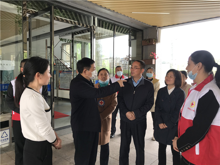 省红十字会党组书记、常务副会长龚建辉莅临景德镇调研