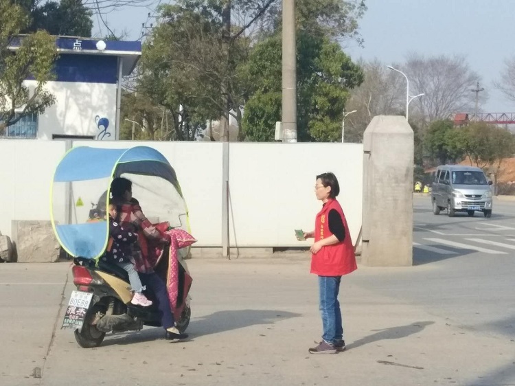 助力双创双修——景德镇市红十字会参与“健步走 美生活 护平安”路长巡察活动
