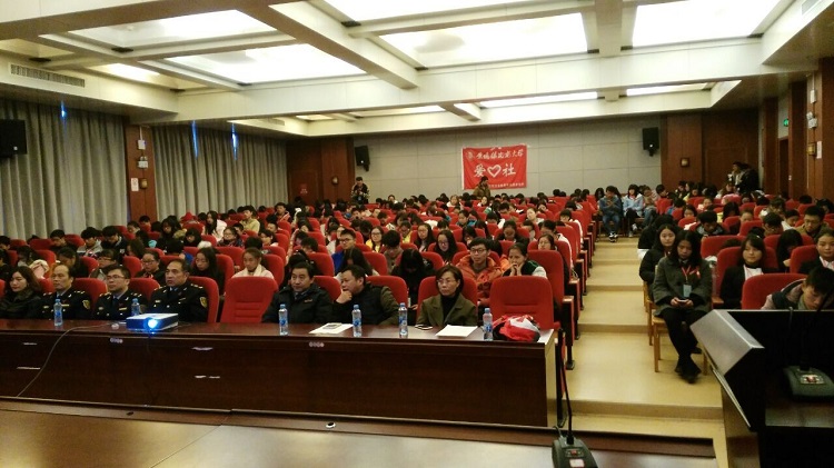 携手抗艾，重在预防——市红十字会开展防艾科普宣传活动