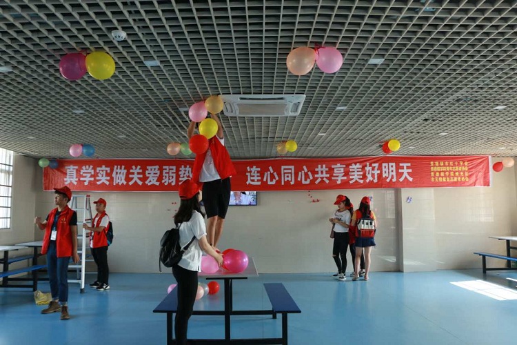 真学实做关爱弱势群众，连心同心共享美好明天——志愿者端午节走进精神病院