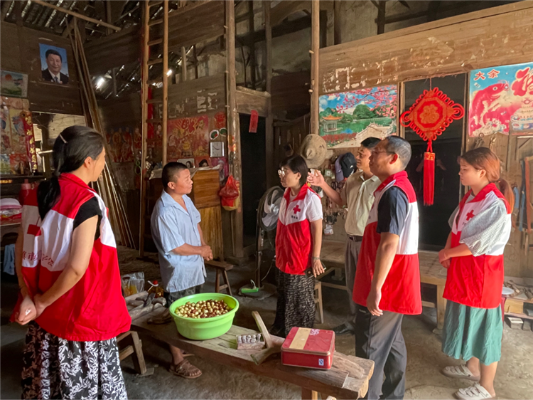 市红十字会开展中秋节前走访慰问活动