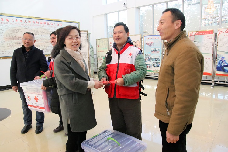 市红十字会开展走访红十字志愿者活动