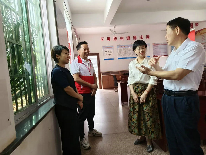 省红十字会党组书记、常务副会长龚建辉一行来景调研