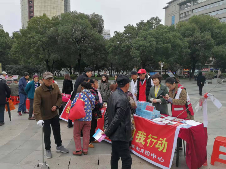 社区动员同防艾,健康中国我行动——景德镇市红十字会开展第32个“世界艾滋病日”宣传活动