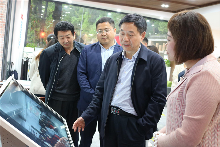 省红十字会党组书记、常务副会长龚建辉莅临景德镇调研