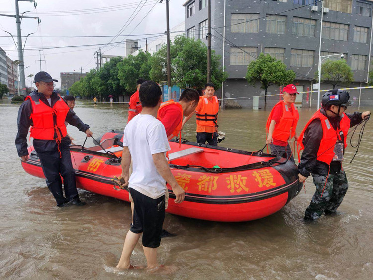 水灾救援，红十字救在身边