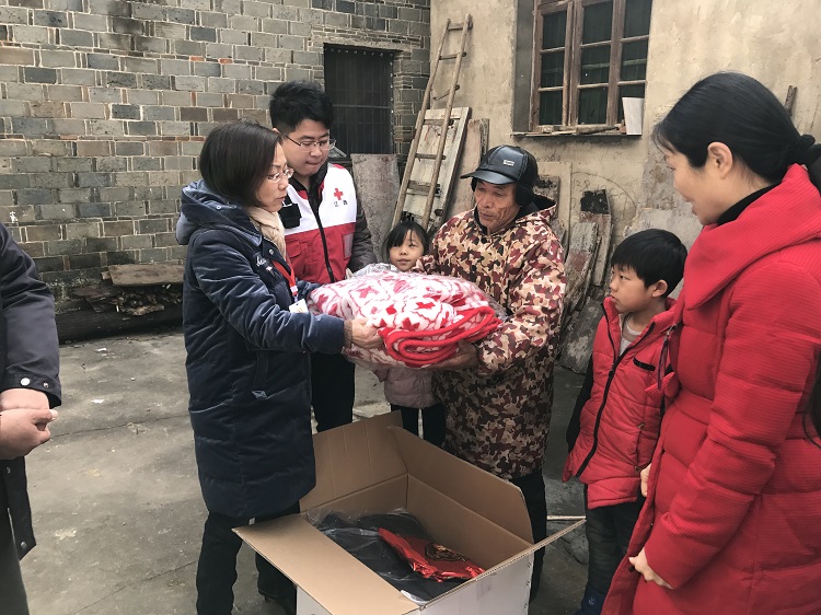 浓浓博爱情 春节暖人心——景德镇市红十字会开展博爱送万家活动