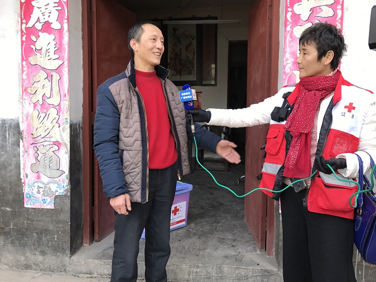 市红十字会开展走访红十字志愿者活动