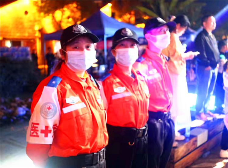 我为群众办实事——红十字瓷都救援队助力“万人健步走”活动