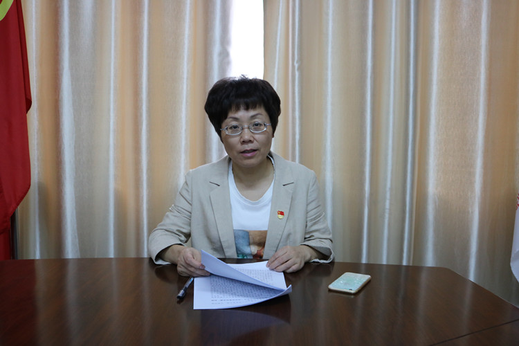 市红十字会专职副会长韩建萍给业务科室党员干部上专题党课