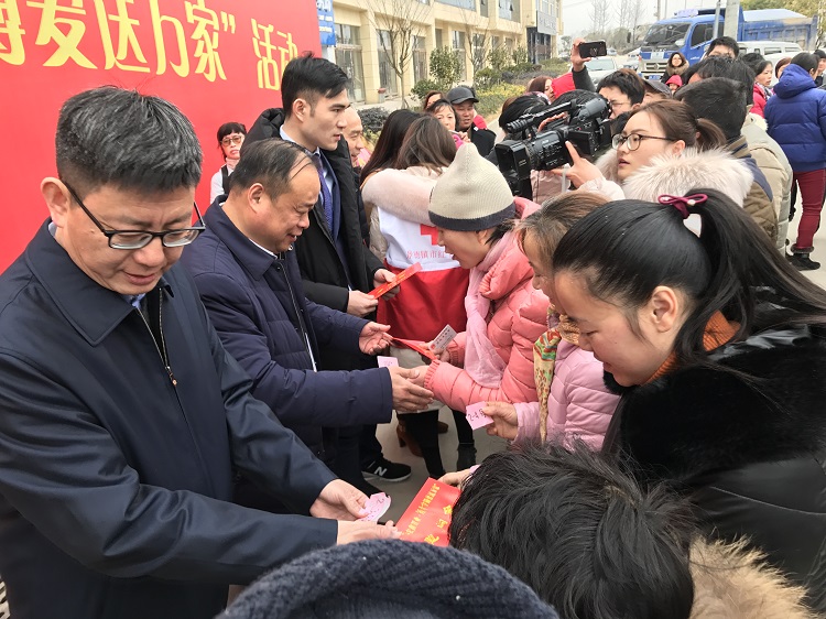 浓浓博爱情 春节暖人心——景德镇市红十字会开展博爱送万家活动