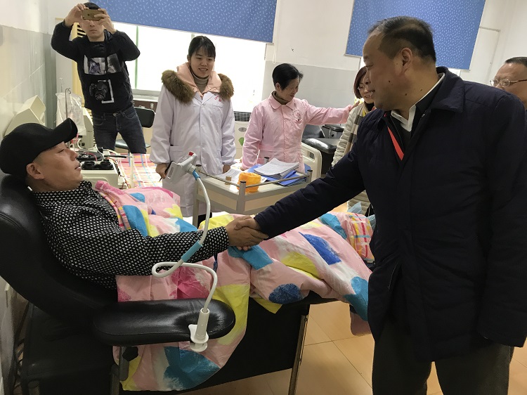 浓浓博爱情 春节暖人心——景德镇市红十字会开展博爱送万家活动
