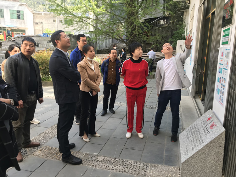 市红十字会调研组赴瑶里景区红十字救护站调研