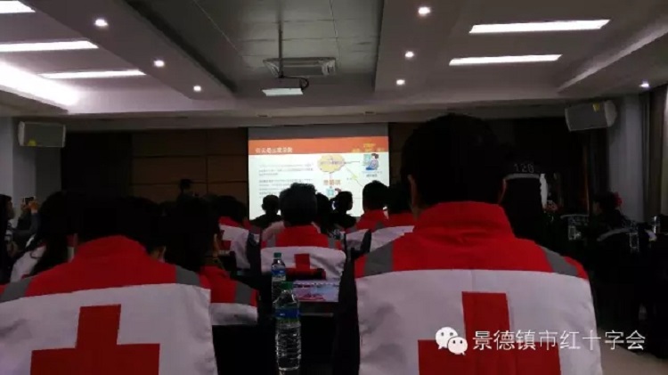 红十字志愿者参加互联急救APP启动仪式