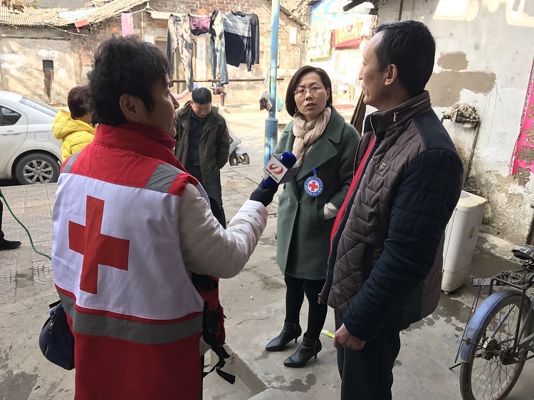 市红十字会开展走访红十字志愿者活动