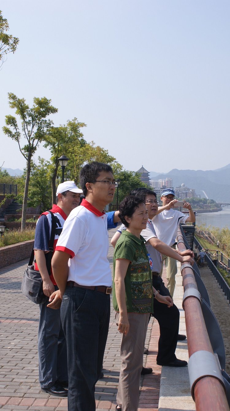 中国红十字总会、省红十字会为景德镇市受灾群众送来救灾物资.