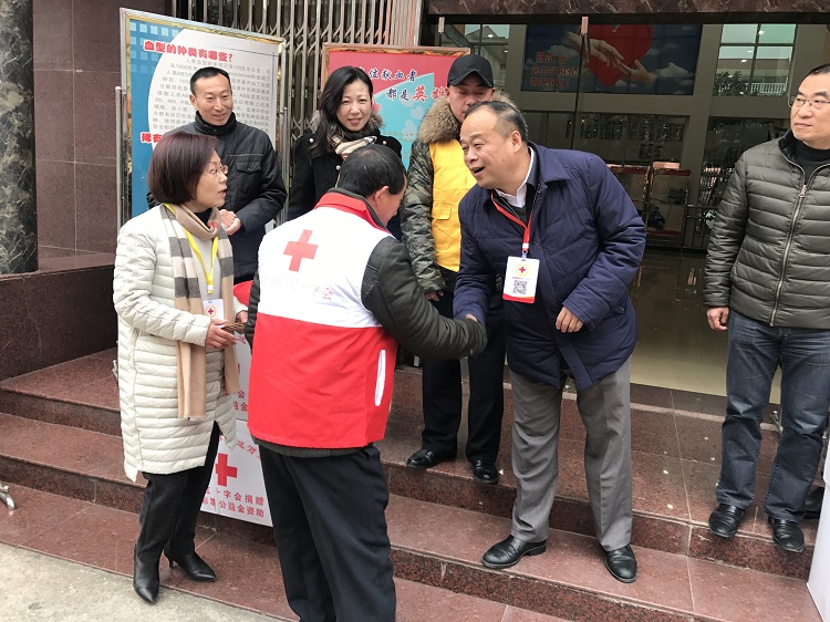 浓浓博爱情 春节暖人心——景德镇市红十字会开展博爱送万家活动