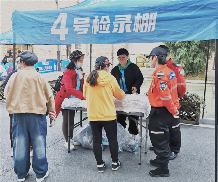 我为群众办实事——红十字瓷都救援队助力“万人健步走”活动