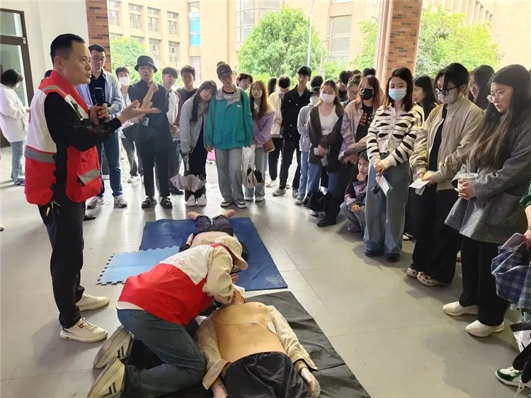 【文明实践+红十字】把对生命的关怀融入设计——红十字生命健康教育走进景德镇陶瓷大学
