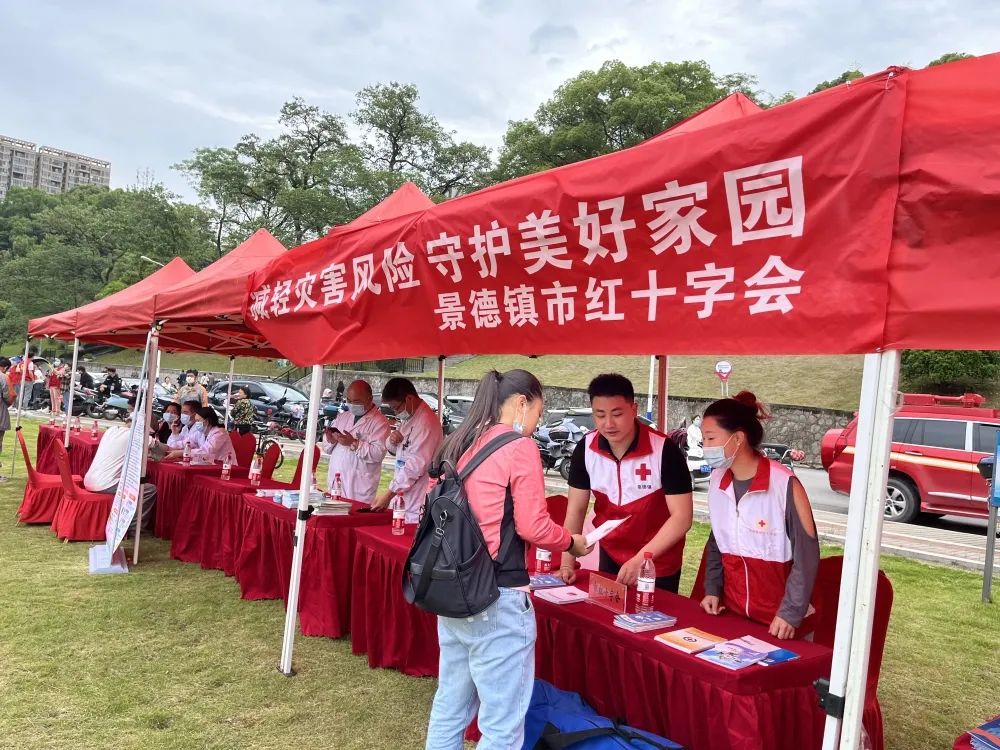 “减轻灾害风险，守护美好家园”——市红十字会开展防灾减灾日宣传活动