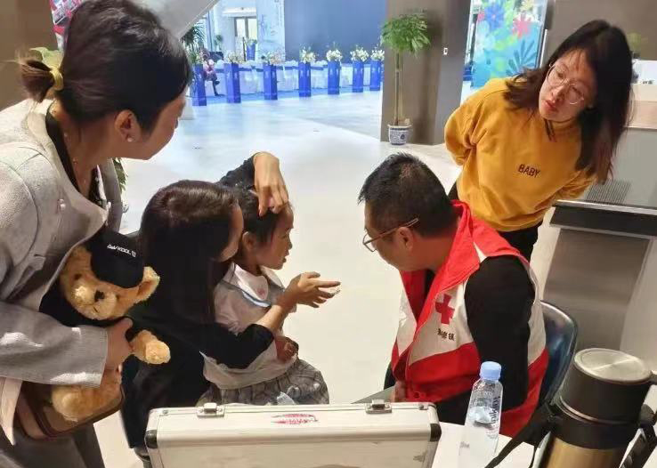 主题教育 | 市红十字会积极融入服务瓷博会