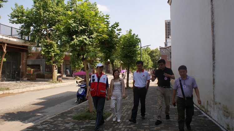 中国红十字总会、省红十字会为景德镇市受灾群众送来救灾物资.