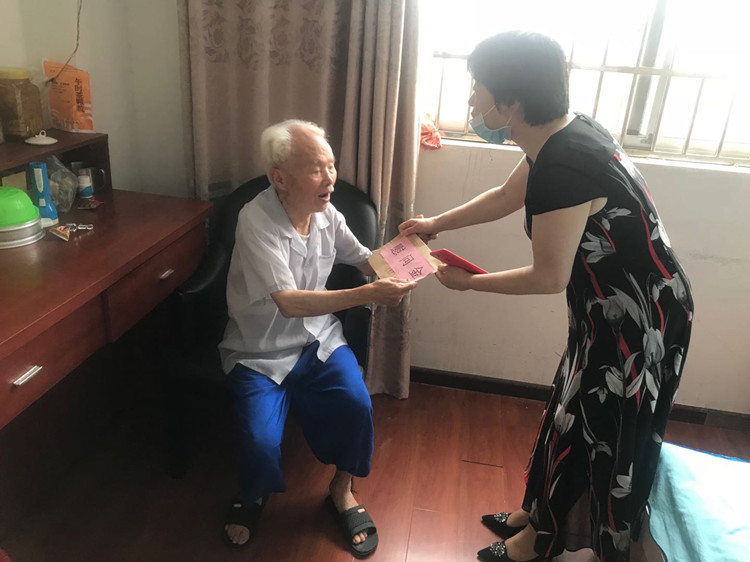 汇聚爱心，情暖瓷都——市红十字会慰问支援随州医疗队员和志愿者代表