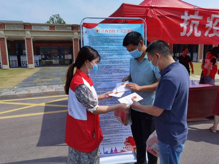 市红十字会监事会开展“一法一条例”普法 宣传活动