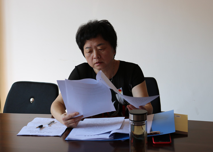 采取“五个学”，推动主题教育深入开展