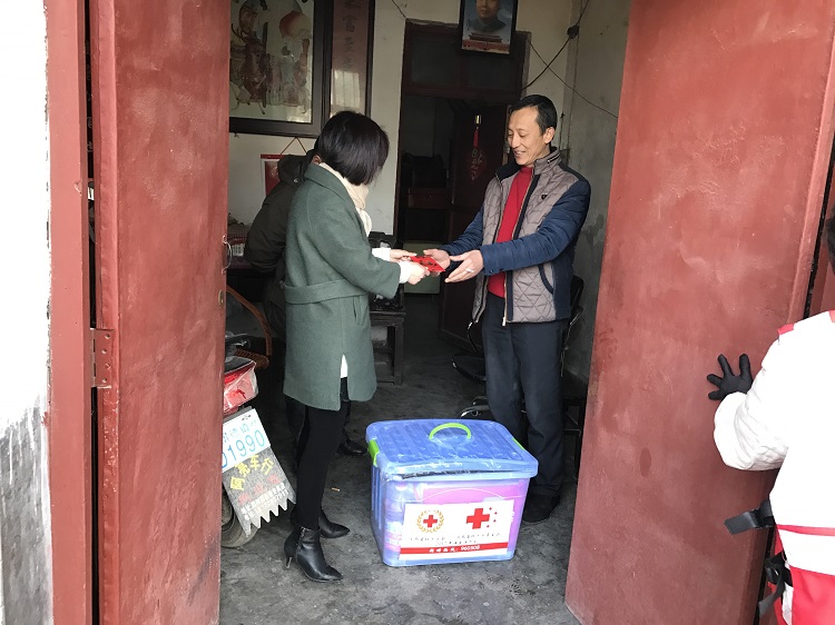 市红十字会开展走访红十字志愿者活动