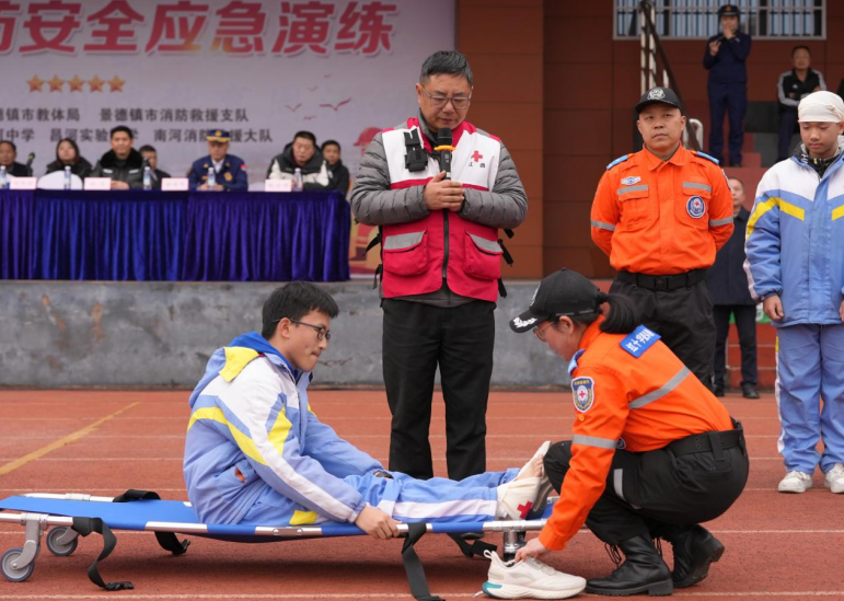 4分半钟，全校3439名师生顺利逃生 全市校园消防安全应急演练观摩活动超燃超硬核举办